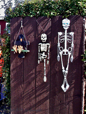 Hanging Around - Liz Bennefeld photo